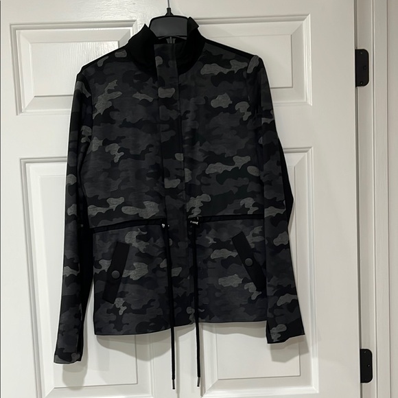 CAbi Women's Camouflage Jacket - Black and Gray Rarely Worn Excellent Condition - Picture 4 of 14